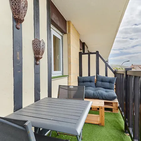 Mya's Family - Joli 100m De La Апартаменты