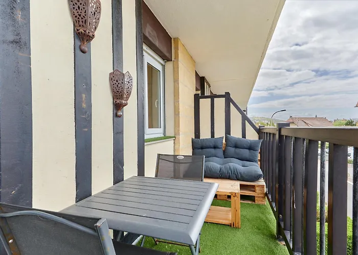 Mya's Family - Joli 100m De La アパート